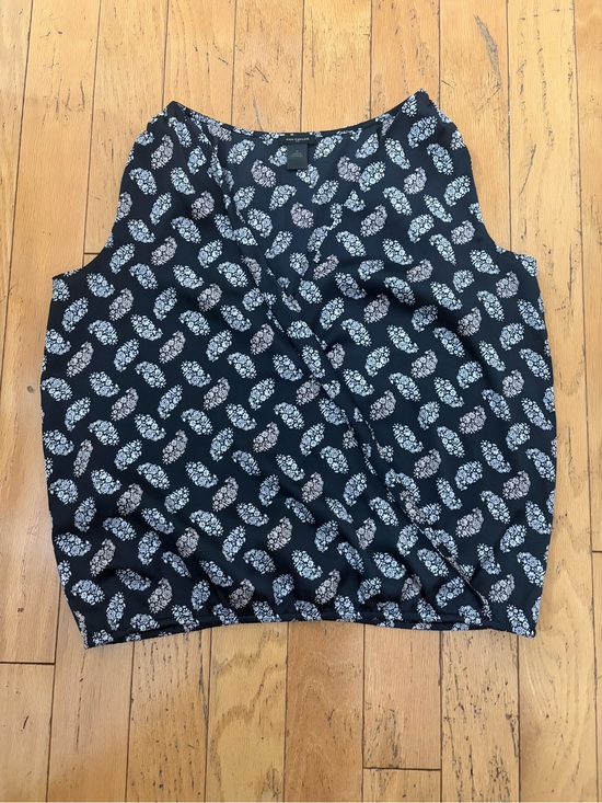 Ann Taylor Tops - Ann Taylor Navy Floral shell - Medium